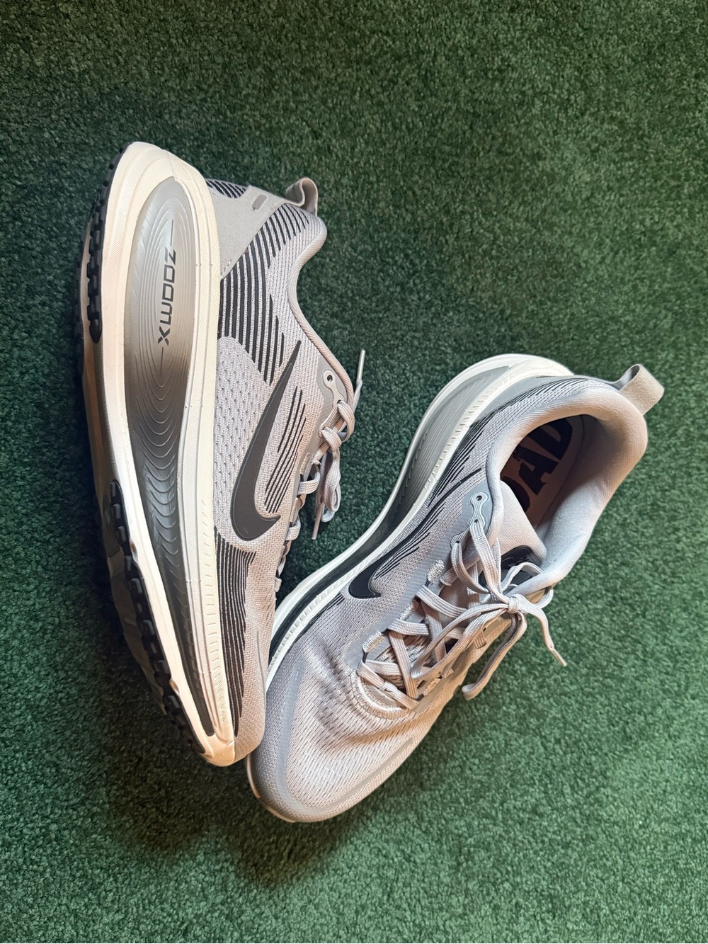 Men’s Nike Vomero 18 Road Running Shoes - Wolf Grey - Picture 3 of 6